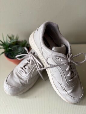 New Balance 811 Womens light grey pewter Walking Sneakers Sz9